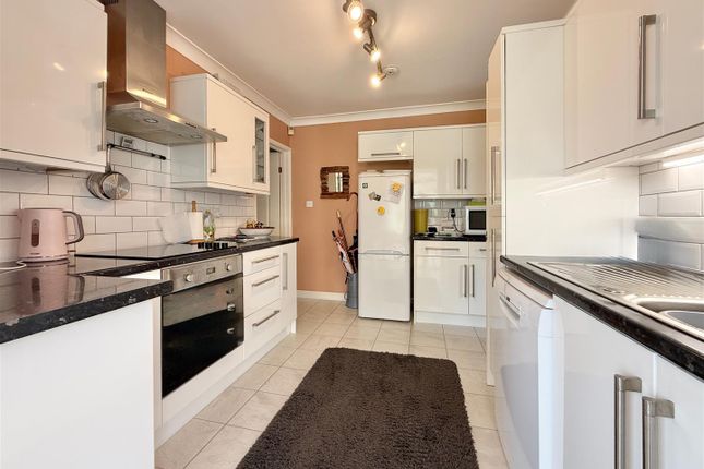 20, Pine Close, Brixham photo 3