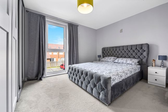 Flat for sale in Knights Templar Way, Strood, Rochester, Kent.