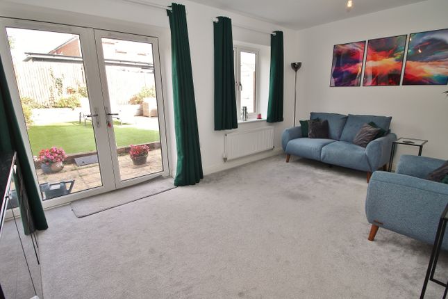 14, Longcroft Way, Havant photo 4
