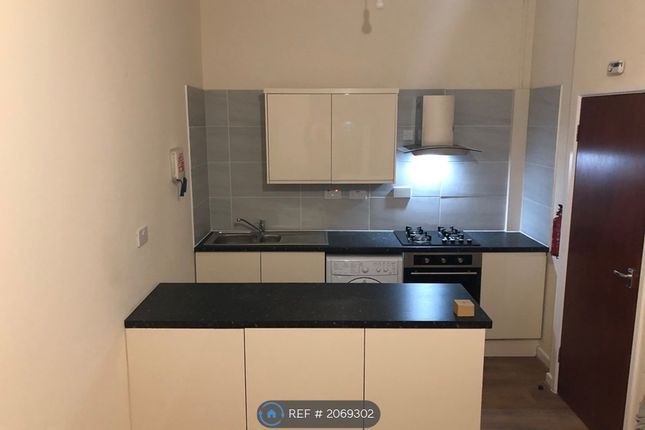Flat to rent in Dickenson Road, Manchester