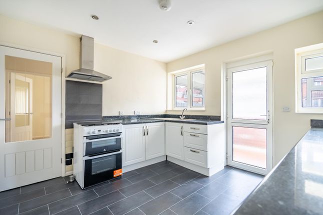 53, Almsford Drive, York photo 4