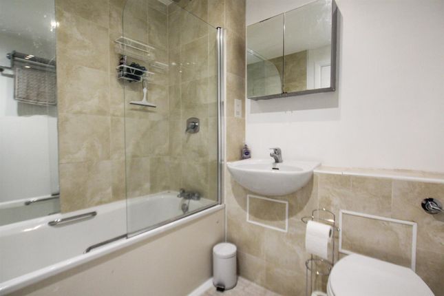 Flat 802, Dryden Building, Commercial Road, London photo 5