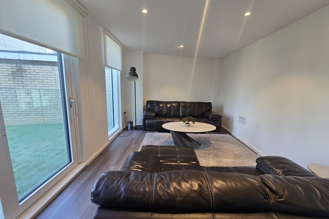 16, Lux Apartment, London photo 2
