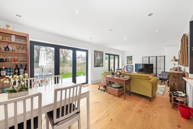 Flat A, 9, Hamlet Road, London photo 3