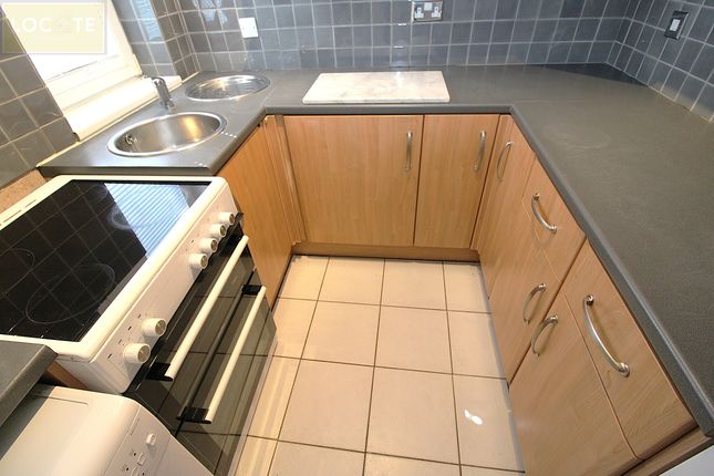 26 Harcourt Close, Urmston photo 4