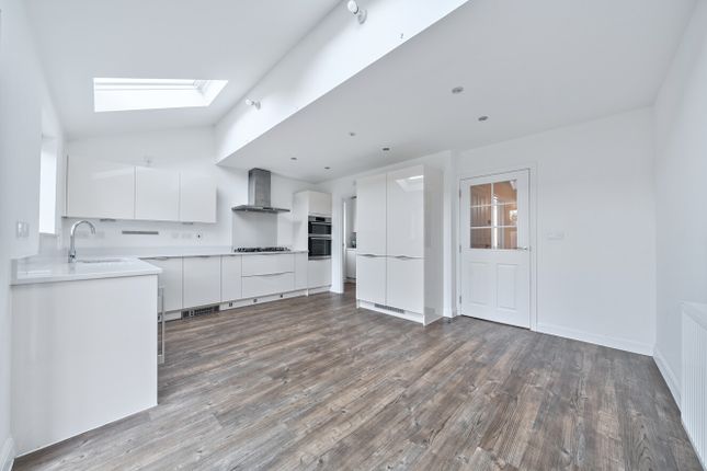 42, Walnut Close, Romsey photo 2