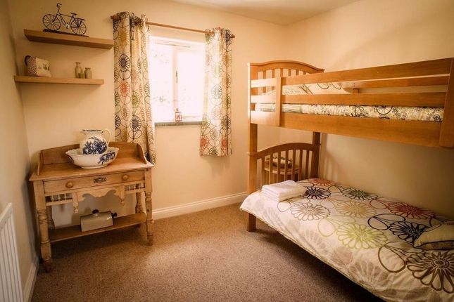 2nd Bedroom Y Cwm.Jpg