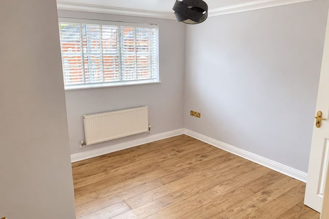 3 Trinity House Shepherds Spring Lane, Andover photo 4