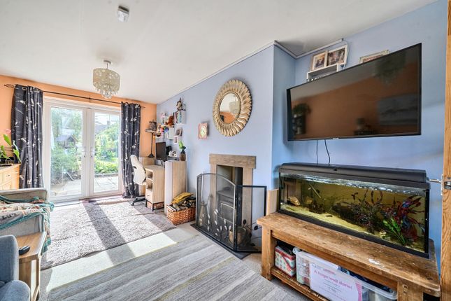 32, Queens Way, Hungerford photo 2