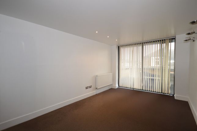 Flat 1, Metro House 98-122, Green Street, London photo 3