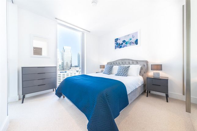 Flat for sale in Maine Tower, Harbour Central, London