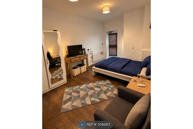 Mapesbury Road Mapesbury Lodge, London photo 3