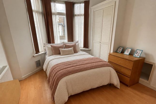 26, Mackintosh Place, Cardiff photo 5