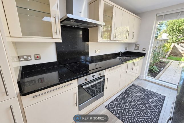 Becontree Avenue, Dagenham photo 3