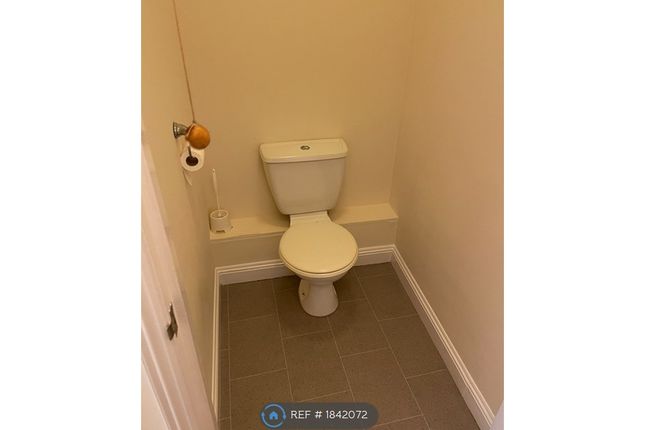 Flat to rent in Oxon Court, Portsmouth