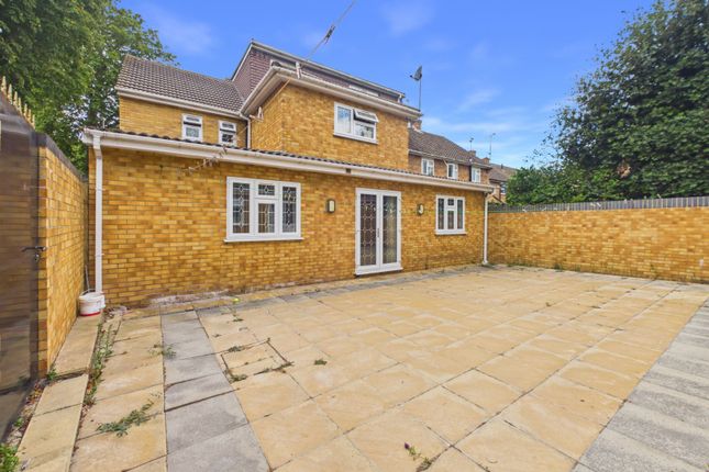 63, Langley Broom, Berkshire photo 2
