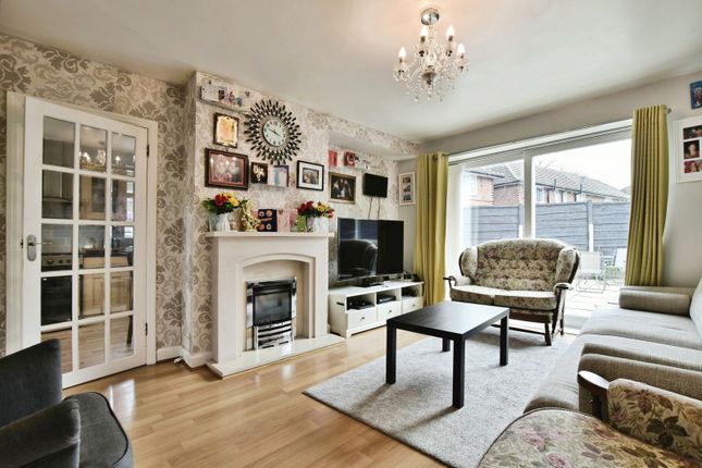 104, Hollyhedge Road, Greater Manchester photo 3