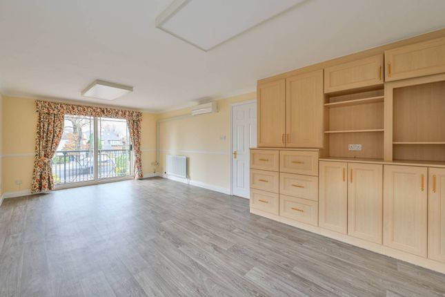 Thumbnail Flat to rent in Chase Side, 4Ph, Southgate, London