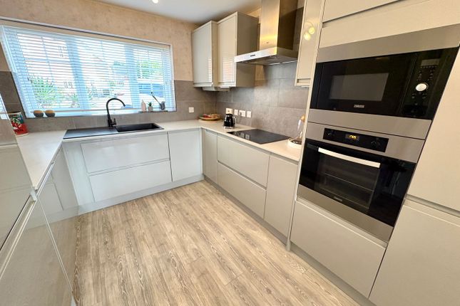 6, Harvey Close, Leicester photo 3