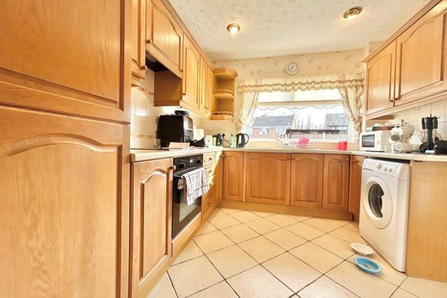 175, Holden Road, Leigh photo 4