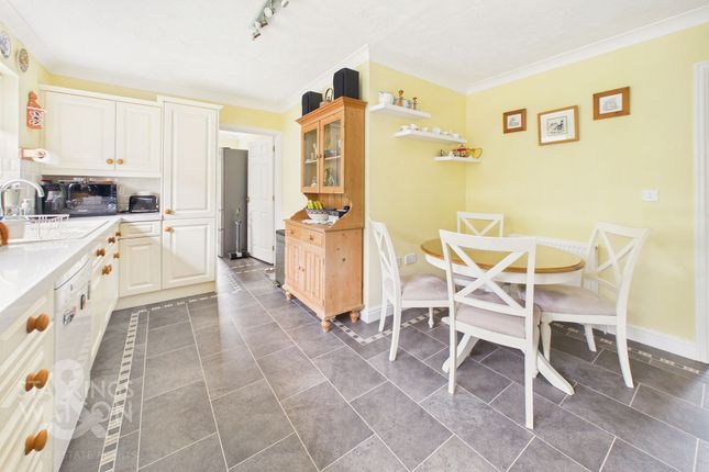 2 Oak Tree Close, Norwich photo 3