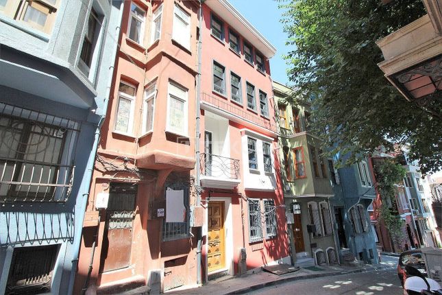 Block of flats for sale in Balat, Fatih, İstanbul, Türkiye