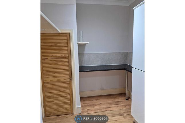 A Clarendon Road, Ashford photo 4