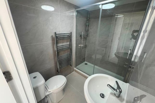 Room 6, 102 Currey Road, Greenford photo 3