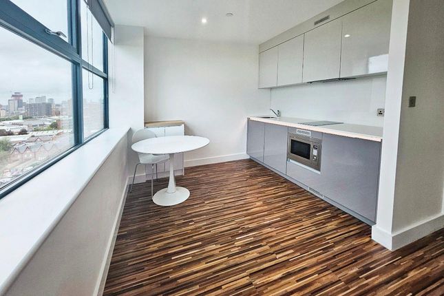 Apartment 1208, Westpoint, Manchester photo 4