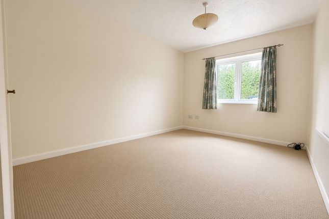 125 Roebuck Court, Didcot photo 4