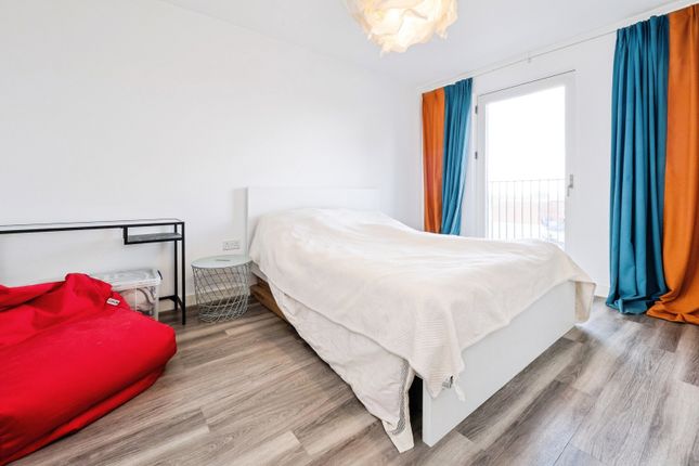 Flat 199, Cornwell House, 15, Ron Leighton Way, London photo 4