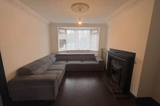 16 Church Lane, Dagenham, Greater London photo 3