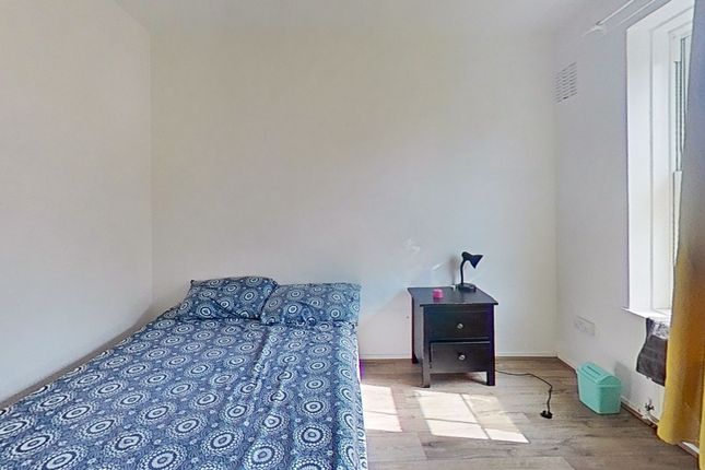 Flat 12, Drew House Leigham Avenue, London photo 2