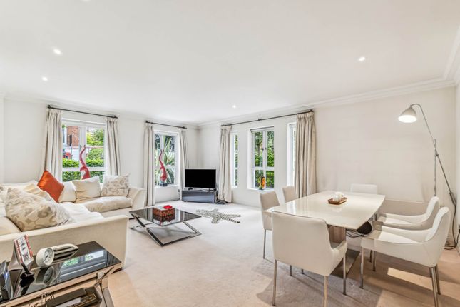 2 Magnolia Lodge, St Mary`s Gate, London photo 2