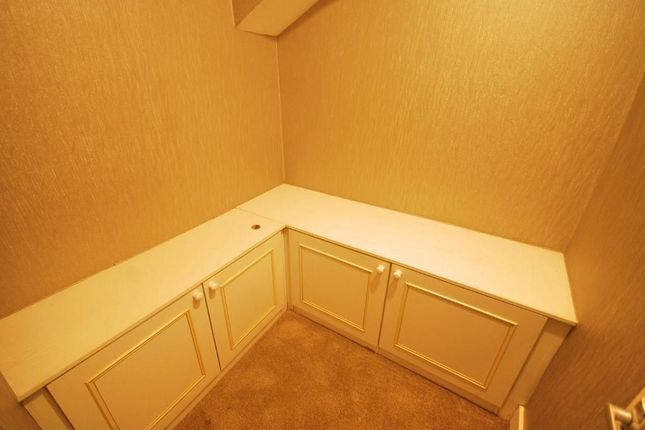35 PERCY ROAD, LONDON photo 5