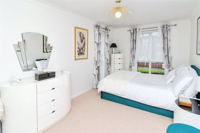 18, Joules Court, Stone photo 4