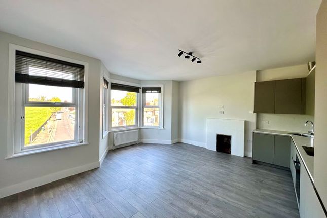 Thumbnail Flat to rent in Regents Park Road, Finchley