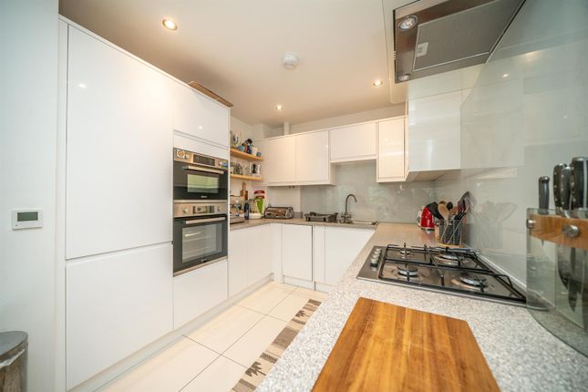 8 Priory Court, Old London Road, St. Albans photo 3