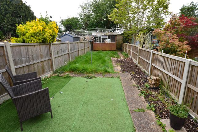 72, Redfern Avenue, Hounslow photo 3