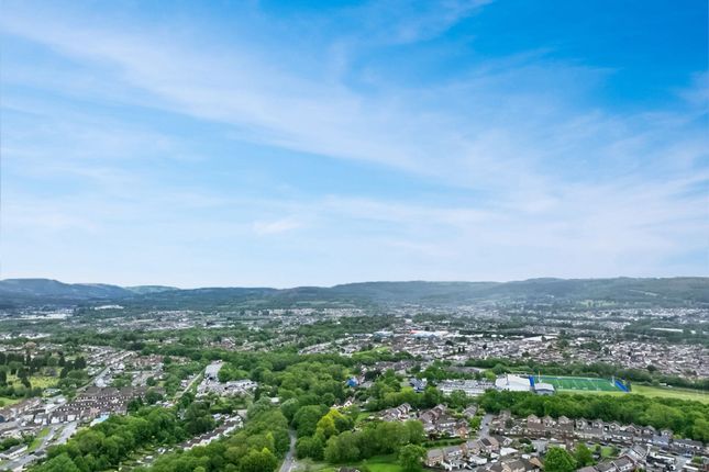 2 Tenby Court, Caerphilly photo 2