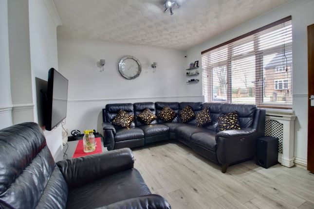 34, Sedgefield Crescent, Romford photo 2