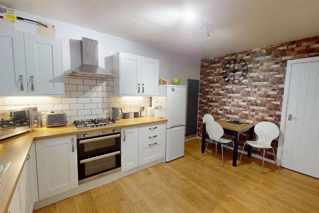 14, Wood Croft, Sowerby Bridge photo 3