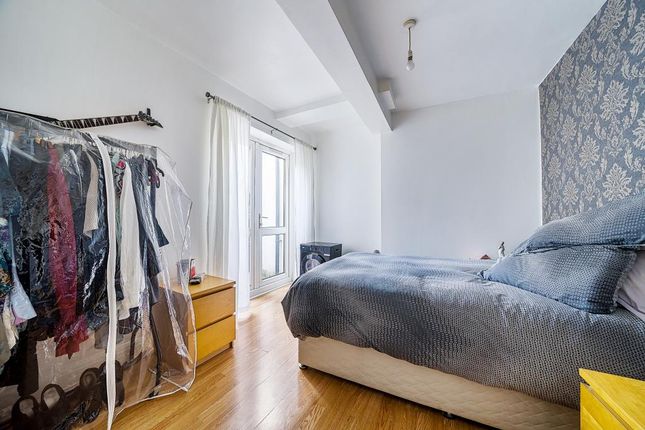Flat for sale in Holloway, London