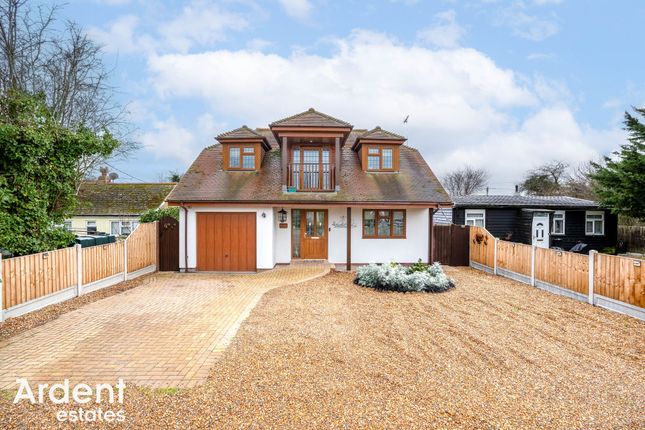 3-bed house on River Breezes Seaway, Southminster, £400,000