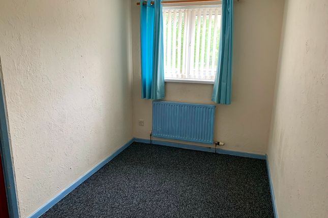 30, Dale Close, Swansea photo 2