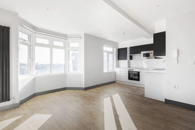 2-bed house on Wimbledon Park Road, London, £2,500/mo