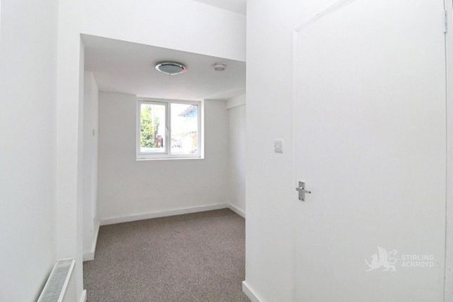 1B, Midhurst Avenue, Croydon photo 4