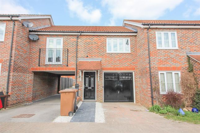 Thumbnail Detached house to rent in Cox's Gardens, Bishop's Stortford