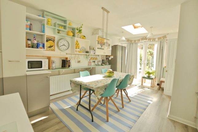 47, Falcon Way, Kent photo 3