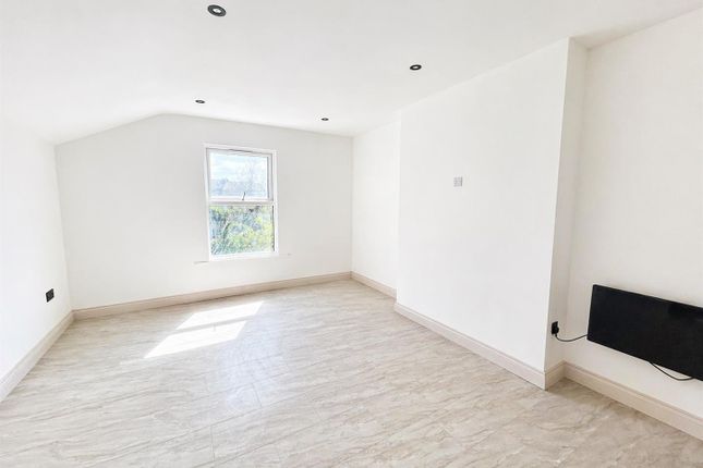 Flat, D, 60 Station Road, London photo 3